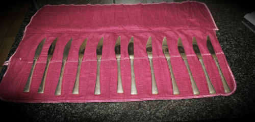 12 Vintage Arthur Price County Plate Knifes 205mm  in Tarnish preventing cloth