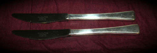 12 Vintage Arthur Price County Plate Knifes 205mm  in Tarnish preventing cloth