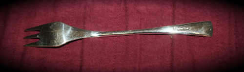 12 Vintage Arthur Price County Plate Forks 180mm  in Tarnish preventing cloth