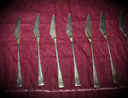 12 Vintage Arthur Price County Plate fish Knifes 195mm  in Tarnish preventing cloth