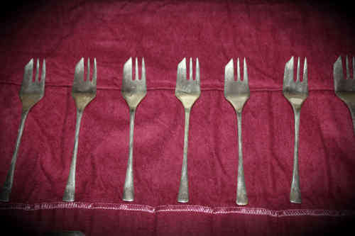 12 Vintage Arthur Price County Plate cake forks 135mm  in Tarnish preventing cloth