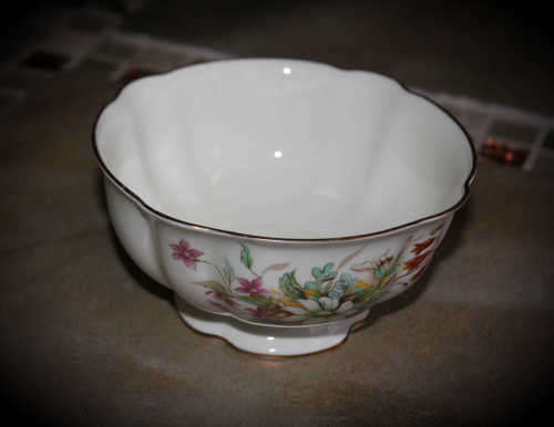 Vintage Royal Doulton 'Bushflowers'' Sugar Bowl -Made in Australia-70x137mm