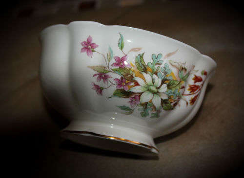 Vintage Royal Doulton 'Bushflowers'' Sugar Bowl -Made in Australia-70x137mm