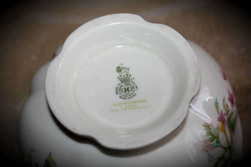 Vintage Royal Doulton 'Bushflowers'' Sugar Bowl -Made in Australia-70x137mm