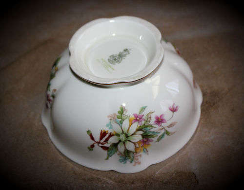 Vintage Royal Doulton 'Bushflowers'' Sugar Bowl -Made in Australia-70x137mm