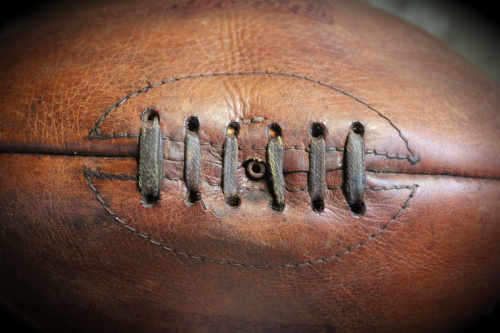 Vintage leather Rugby Ball en very good condition with Bladder can be inflated 126x170mm
