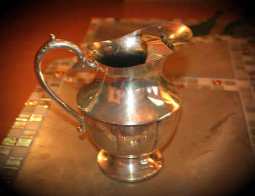 Vintage Victorian plate Jug made in Canada 610g  210x210x150mm bottom damaged