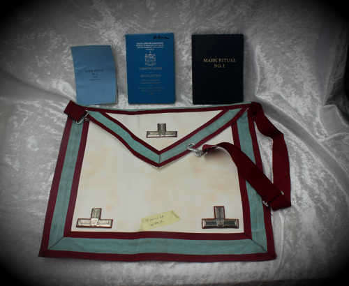 English Mark Apron 400x355mm and 3 books Mark Rituals