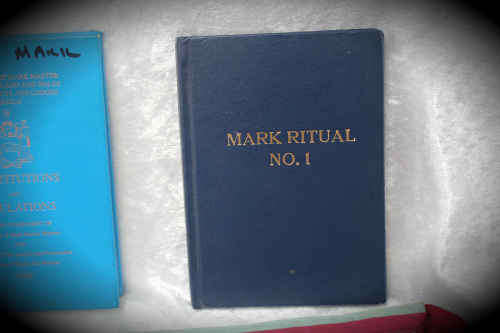 English Mark Apron 400x355mm and 3 books Mark Rituals
