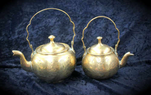 2 Solid Brass Teapots  215x175x130mm (130mm tall without Handle) and 180x160x100mm (115mm)- 1kg
