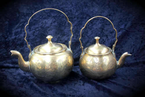 2 Solid Brass Teapots  215x175x130mm (130mm tall without Handle) and 180x160x100mm (115mm)- 1kg