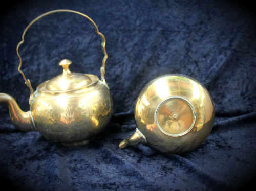 2 Solid Brass Teapots  215x175x130mm (130mm tall without Handle) and 180x160x100mm (115mm)- 1kg