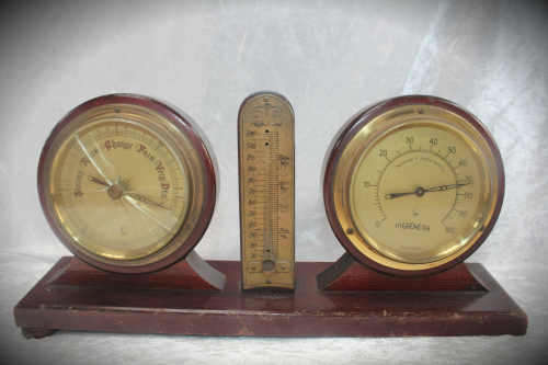 Antique lufft Weather station made in Germany (Not working)need repairs as in photos-160x310x60mm