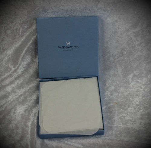 Wedgewood Blue Heart Shape tray still in box -box=130x130x25mm