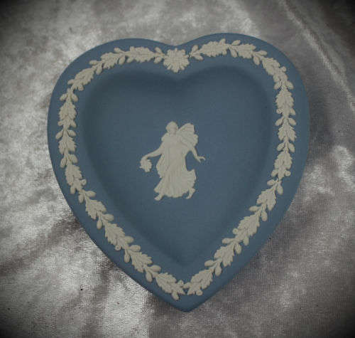 Wedgewood Blue Heart Shape tray still in box -box=130x130x25mm