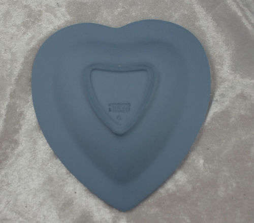 Wedgewood Blue Heart Shape tray still in box -box=130x130x25mm