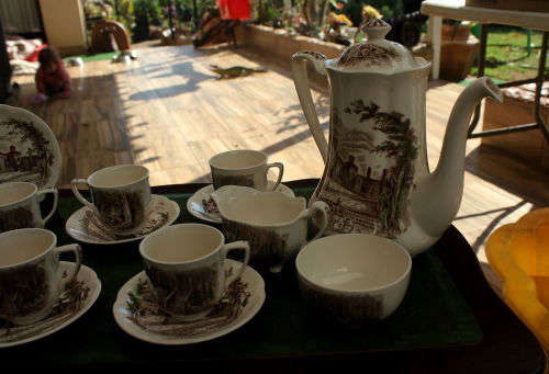 16pc Vintage HADDON HALL Johnson Bros Tea set Pat.no 165838 - (Lid has a chip on the inside)