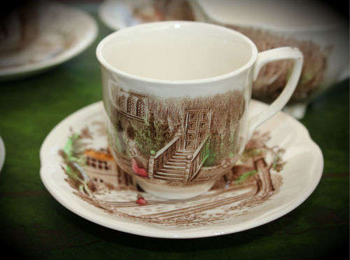 16pc Vintage HADDON HALL Johnson Bros Tea set Pat.no 165838 - (Lid has a chip on the inside)