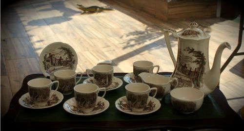 16pc Vintage HADDON HALL Johnson Bros Tea set Pat.no 165838 - (Lid has a chip on the inside)