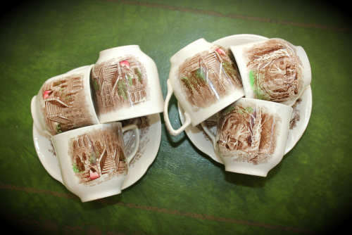 16pc Vintage HADDON HALL Johnson Bros Tea set Pat.no 165838 - (Lid has a chip on the inside)