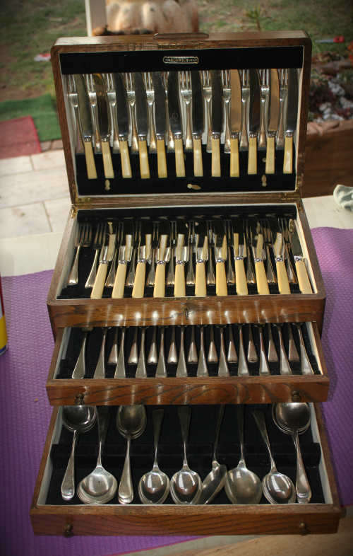 Viners Cutlery set The NorwicH Cabinet- 94pc in lockable Oak Cabinet -see more