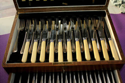 Viners Cutlery set The NorwicH Cabinet- 94pc in lockable Oak Cabinet -see more