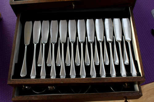 Viners Cutlery set The NorwicH Cabinet- 94pc in lockable Oak Cabinet -see more