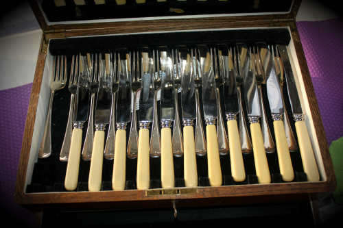 Viners Cutlery set The NorwicH Cabinet- 94pc in lockable Oak Cabinet -see more
