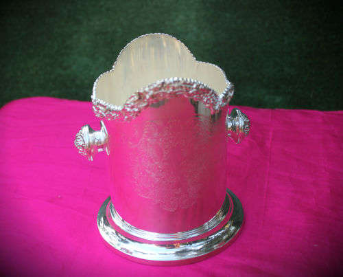 Beautiful Silver Plated Ice Bucket a Sheffield reproduction by MESI Industria Argentina165x140 -825g