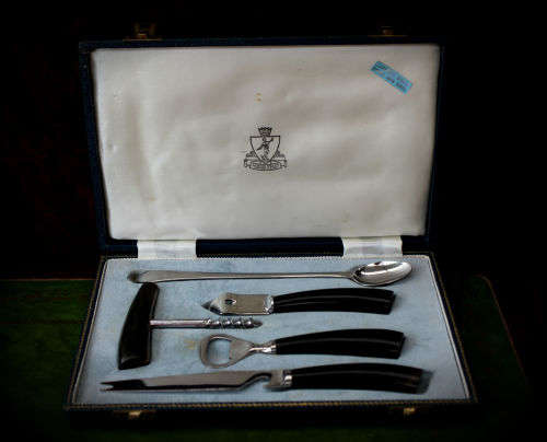 Vintage Samuel Peace Sheffield England Bar set with guaranteed Buffalo Horn Handles in original box