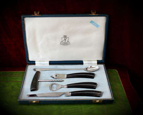 Vintage Samuel Peace Sheffield England Bar set with guaranteed Buffalo Horn Handles in original box