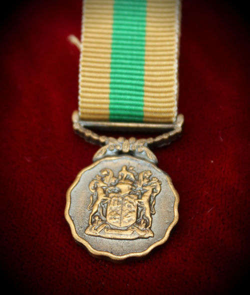 vintage SADF Mini Good Service Medal - Vir Troue Diens Medalje