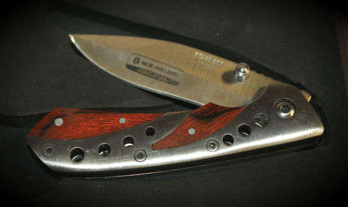 New Holland AGRICULTURE Stainless steel Pocket Knife in Wooden Box -160mm