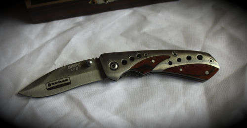 New Holland AGRICULTURE Stainless steel Pocket Knife in Wooden Box -160mm