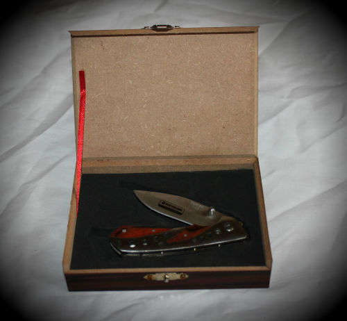 New Holland AGRICULTURE Stainless steel Pocket Knife in Wooden Box -160mm