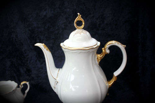 Vintage Bavaria Teapot and Sugar bowl (Pot Lid Chipped and no lid for sugar bowl see photos