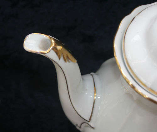 Vintage Bavaria Teapot and Sugar bowl (Pot Lid Chipped and no lid for sugar bowl see photos