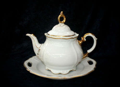 Vintage Bavaria Teapot 200x260x145mm and Cake plate 258x252mm- Teapot inside rim chipped see photos
