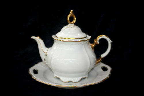 Vintage Bavaria Teapot 200x260x145mm and Cake plate 258x252mm- Teapot inside rim chipped see photos