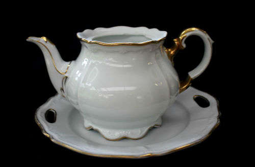 Vintage Bavaria Teapot 200x260x145mm and Cake plate 258x252mm- Teapot inside rim chipped see photos