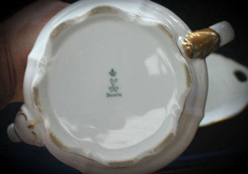 Vintage Bavaria Teapot 200x260x145mm and Cake plate 258x252mm- Teapot inside rim chipped see photos