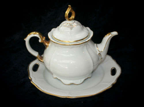 Vintage Bavaria Teapot 200x260x145mm and Cake plate 258x252mm- Teapot inside rim chipped see photos