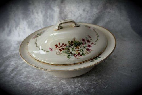 Vintage Royal Doulton Tureen BUSHFLOWERS D.6387 Regd. in Australia 120x260mm