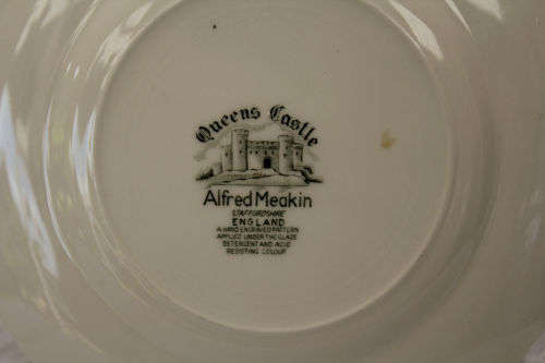 Alfred Meakin Plate Queens Castle Hand Engraved Staffordshire England 180mm