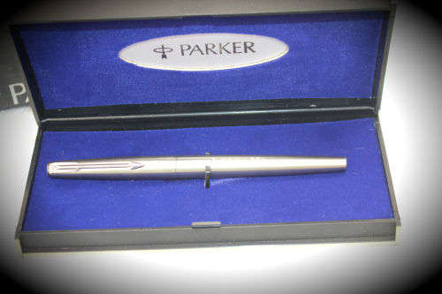 Parker pen -no refill -with a name engraved - in wooden Box