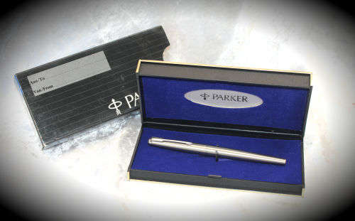 Parker pen -no refill -with a name engraved - in wooden Box