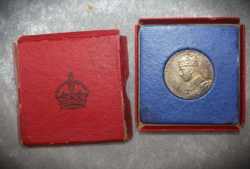 Commemorative issue- King Edward 8 coronation 12th May 1937 SILVER MEDAL in origanal Box