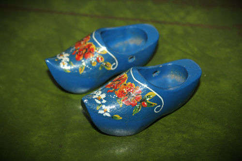 Small Dutch wooden Clogs -ornaments-35x85mm