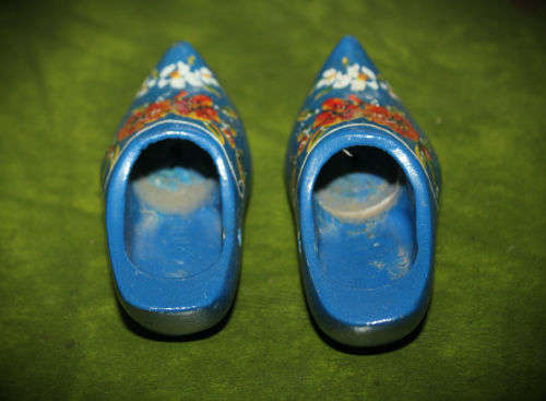 Small Dutch wooden Clogs -ornaments-35x85mm