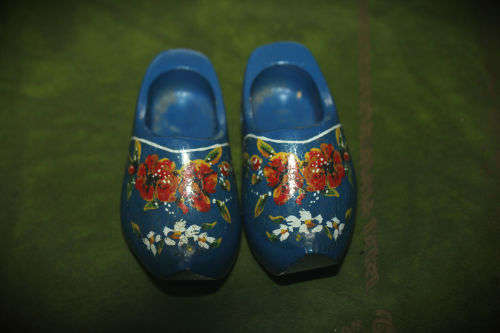 Small Dutch wooden Clogs -ornaments-35x85mm